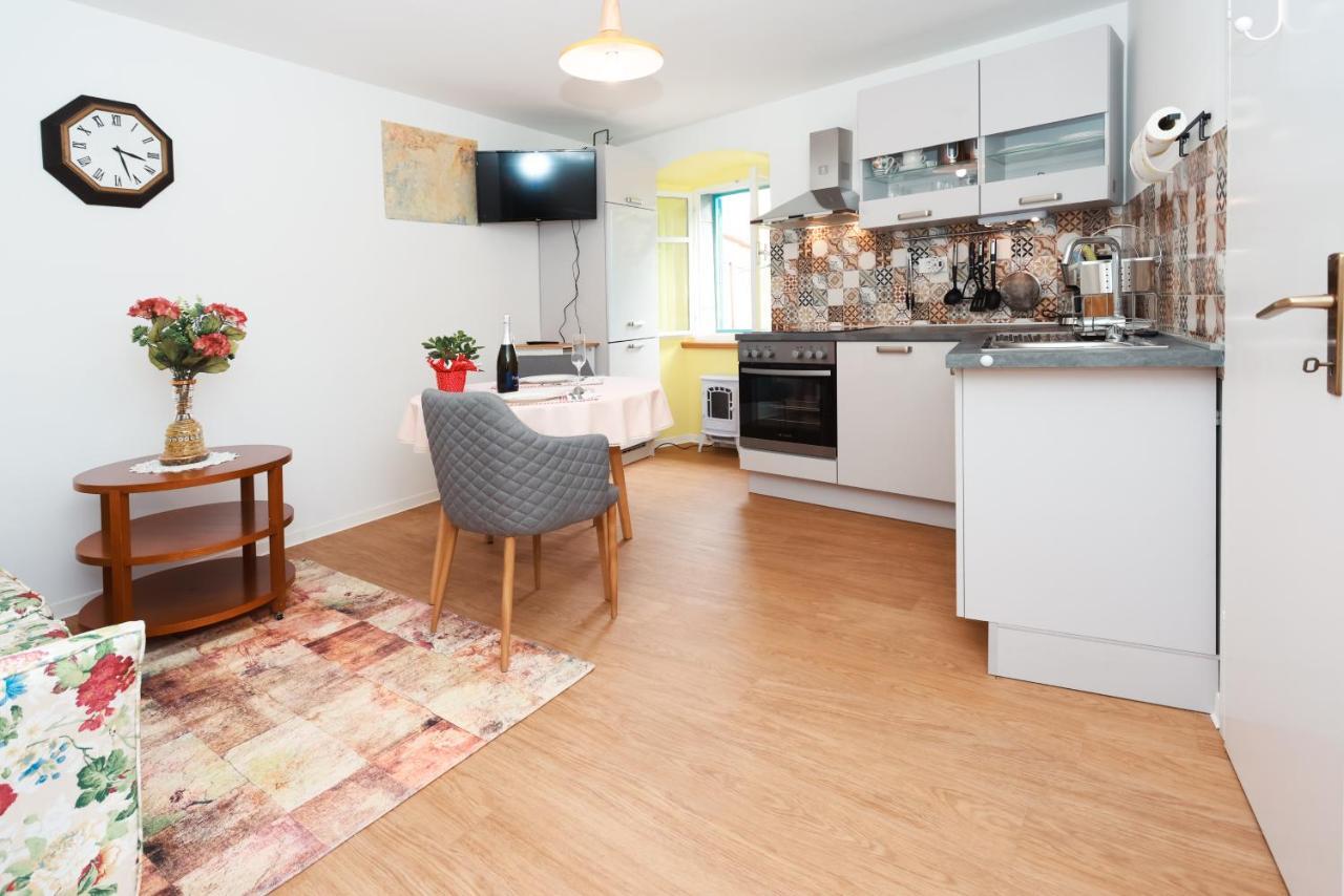 Apartmani Nad Voltun Kastav Exteriör bild
