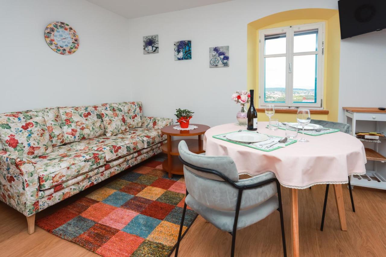 Apartmani Nad Voltun Kastav Exteriör bild