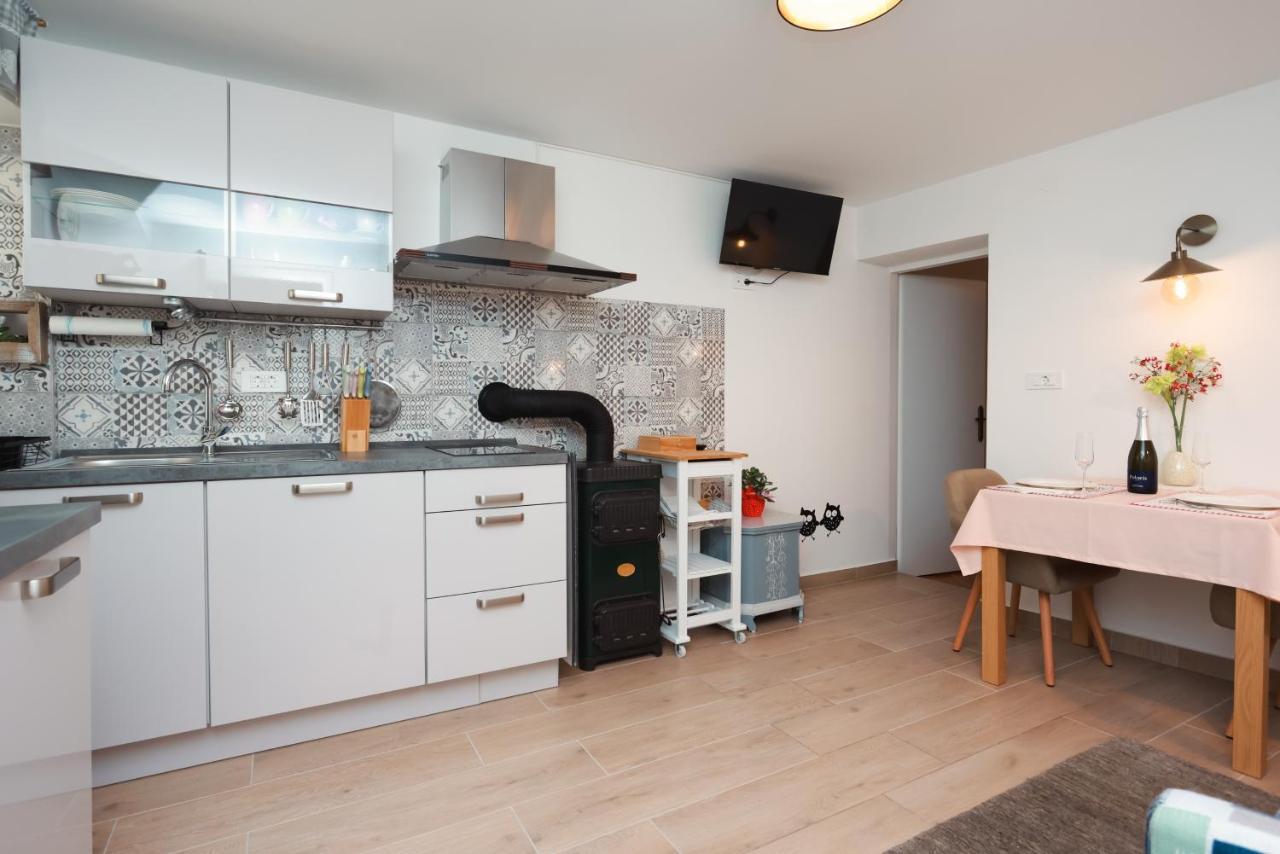 Apartmani Nad Voltun Kastav Exteriör bild