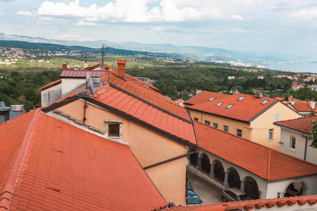 Apartmani Nad Voltun Kastav Exteriör bild